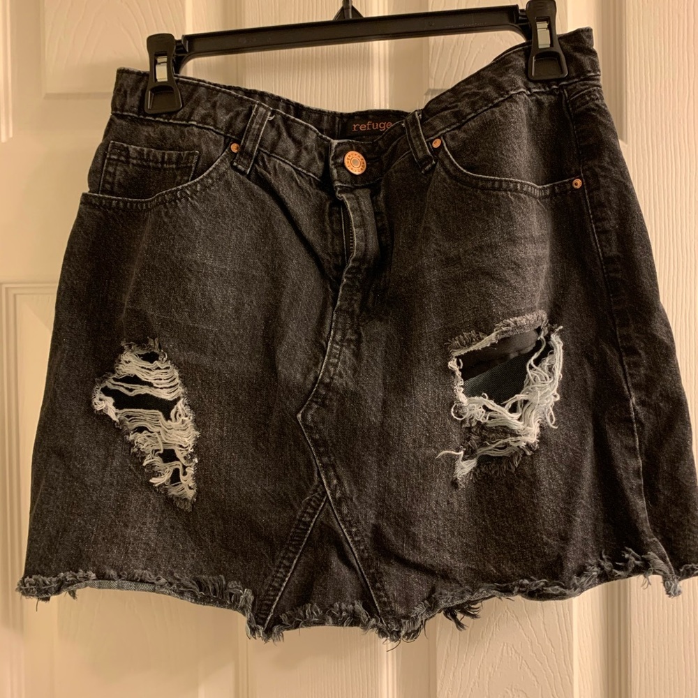Black denim skirt!